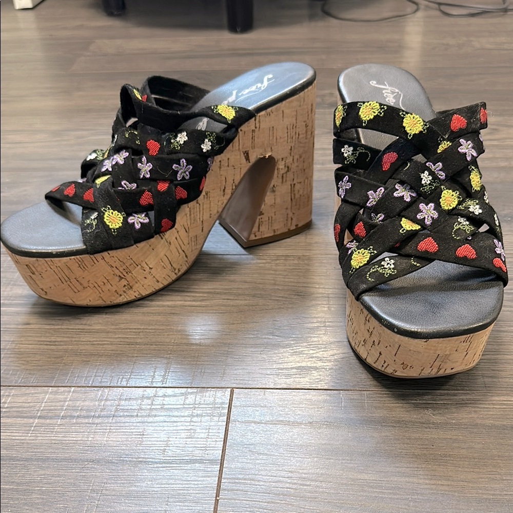 (NEW) Free People - Colorful Embroidered Platform Sandals